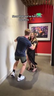 Danielle Fishel feet photo thumbnail