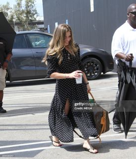 Danielle Fishel feet photo thumbnail