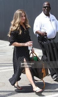 Danielle Fishel feet photo thumbnail