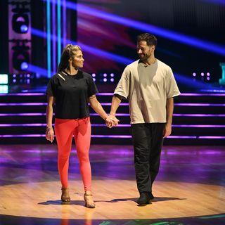 Danielle Fishel feet photo thumbnail