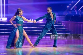 Danielle Fishel feet photo thumbnail