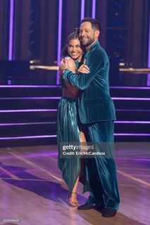 Danielle Fishel feet photo thumbnail