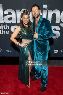 Danielle Fishel feet photo thumbnail