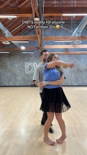 Danielle Fishel feet photo thumbnail