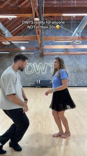 Danielle Fishel feet photo thumbnail