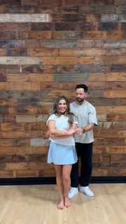 Danielle Fishel feet photo thumbnail