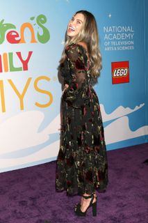 Danielle Fishel feet photo thumbnail