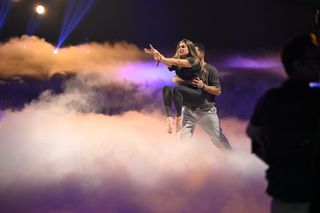 Danielle Fishel feet photo thumbnail