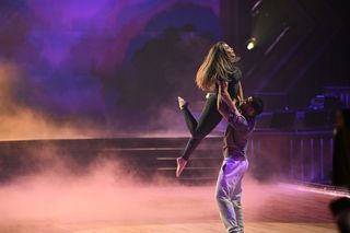 Danielle Fishel feet photo thumbnail