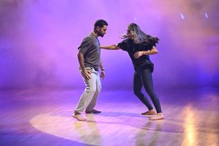 Danielle Fishel feet photo thumbnail