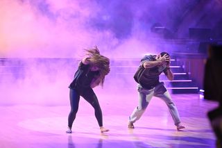 Danielle Fishel feet photo thumbnail