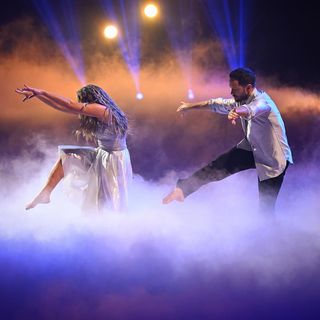 Danielle Fishel feet photo thumbnail