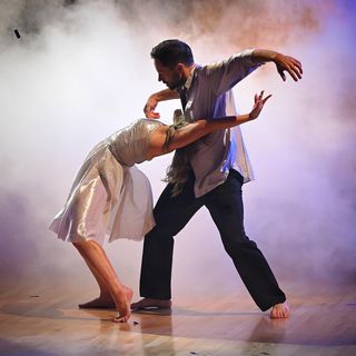 Danielle Fishel feet photo thumbnail