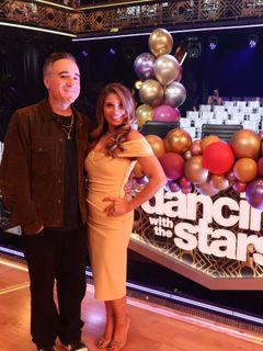 Danielle Fishel feet photo thumbnail