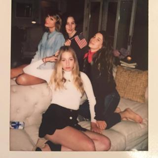 Danielle Haim feet photo 11