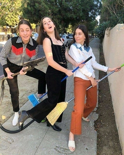Danielle Haim feet photo 18
