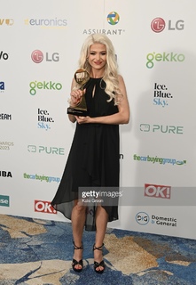 Danielle Harold feet photo thumbnail