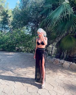 Danielle Harold feet photo thumbnail