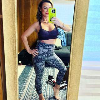 Danielle Harris feet photo thumbnail