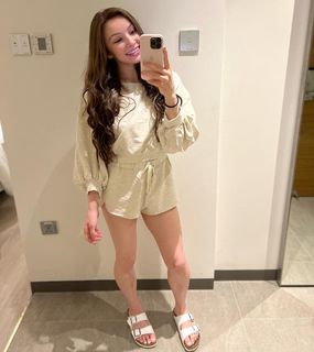 Danielle Kelly feet photo 8
