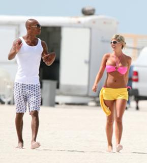 Danielle Lloyd feet photo thumbnail