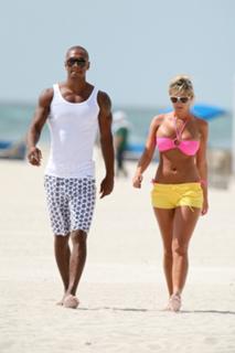 Danielle Lloyd feet photo thumbnail