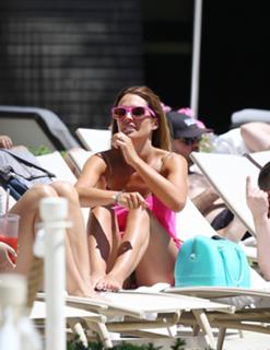 Danielle Lloyd feet photo thumbnail