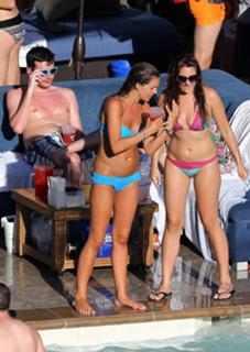 Danielle Lloyd feet photo thumbnail