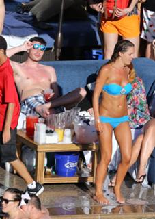 Danielle Lloyd feet photo thumbnail