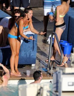 Danielle Lloyd feet photo thumbnail