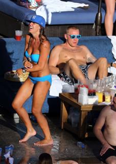 Danielle Lloyd feet photo thumbnail