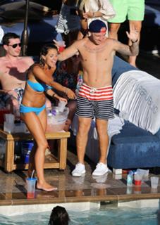Danielle Lloyd feet photo thumbnail