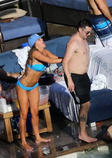 Danielle Lloyd feet photo thumbnail