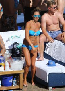 Danielle Lloyd feet photo thumbnail