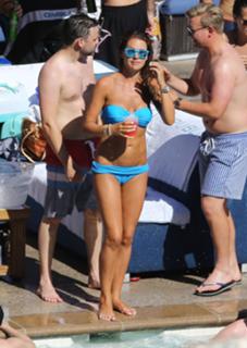 Danielle Lloyd feet photo thumbnail