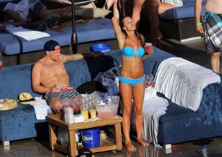 Danielle Lloyd feet photo thumbnail