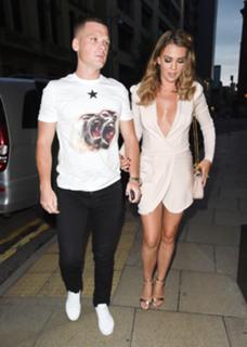 Danielle Lloyd feet photo thumbnail