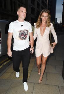 Danielle Lloyd feet photo thumbnail
