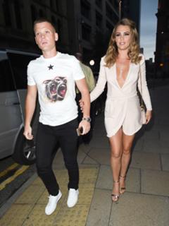 Danielle Lloyd feet photo thumbnail