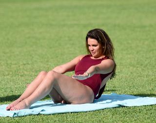 Danielle Lloyd feet photo thumbnail