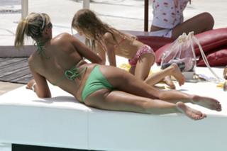 Danielle Lloyd feet photo thumbnail