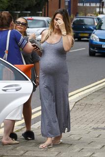 Danielle Lloyd feet photo thumbnail