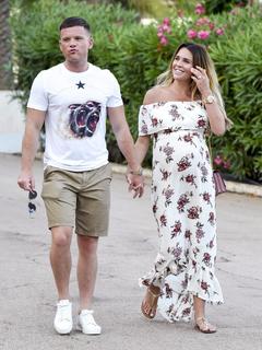 Danielle Lloyd feet photo thumbnail