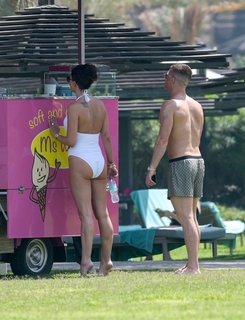 Danielle Lloyd feet photo thumbnail