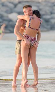Danielle Lloyd feet photo thumbnail