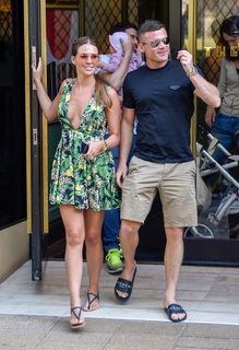 Danielle Lloyd feet photo thumbnail