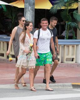 Danielle Lloyd feet photo thumbnail