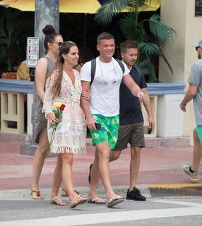 Danielle Lloyd feet photo thumbnail