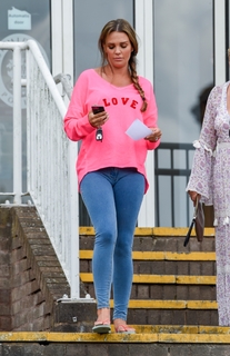 Danielle Lloyd feet photo thumbnail