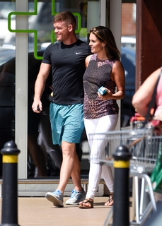 Danielle Lloyd feet photo thumbnail